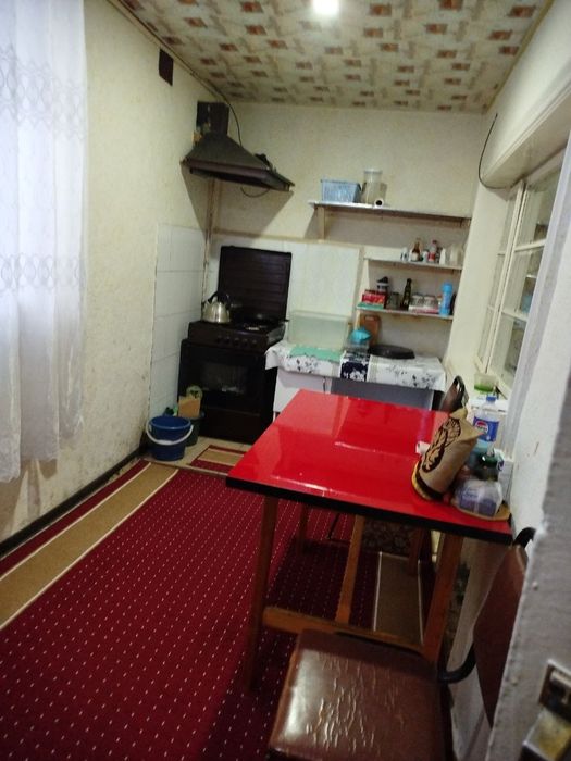 Qiziriq tuman markazi, hokimyat oldidagi dom sotiladi.