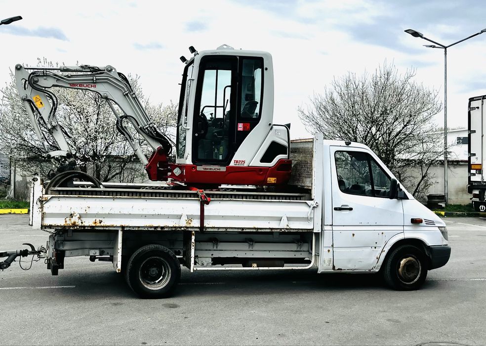 Услуги Мини Багер и Самосвал за София и околните села