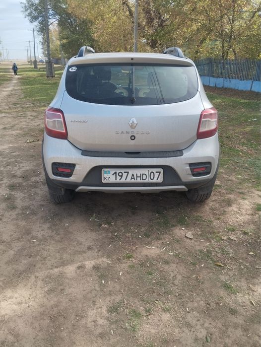 Продам машину рено сандеро