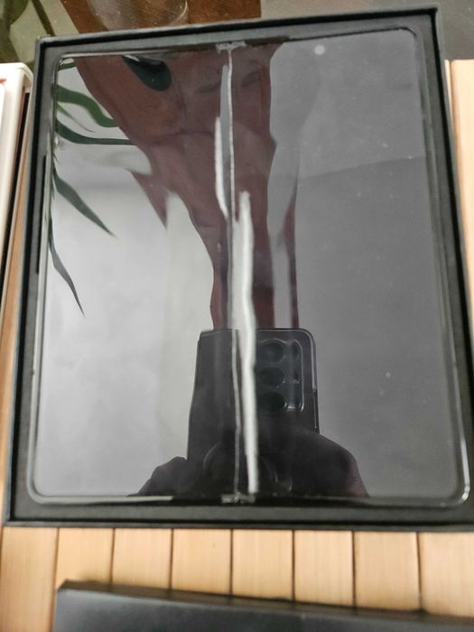 Samsung Galaxy Z Fold4 (не работещ вътрешен дисплей)