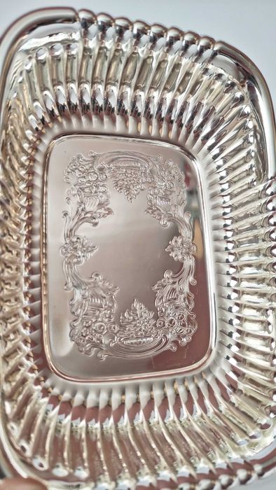 Масивна немска посребрена купичка с гравирано дъно