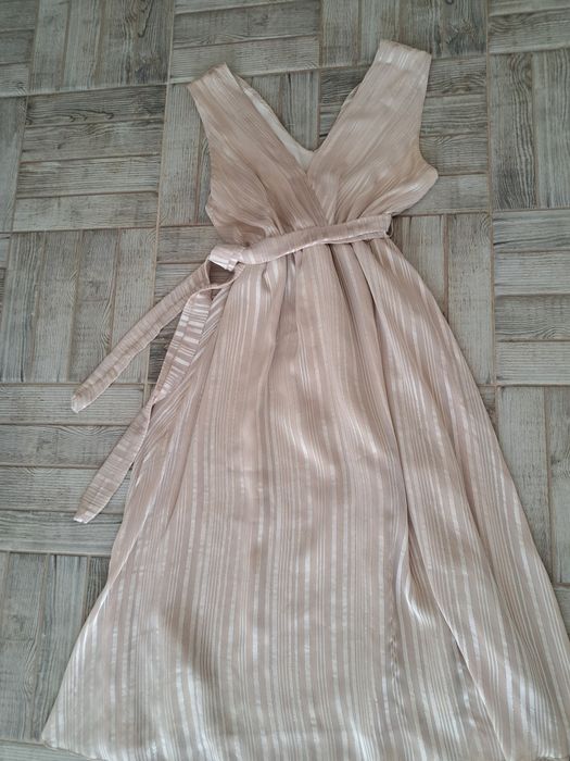 Бежова рокля за 30лева