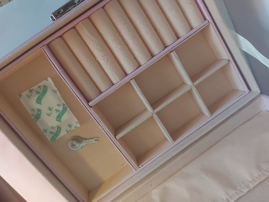 Шкатулка большая.