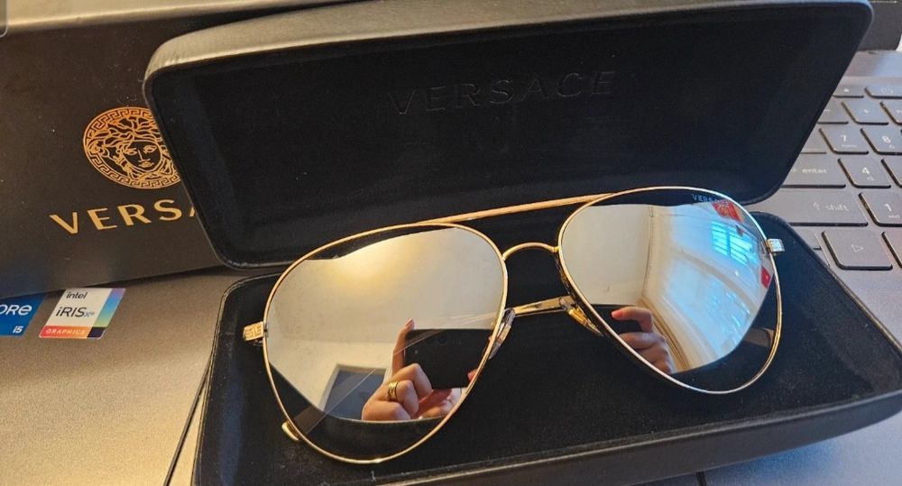 Vand ochelari de soare Versace