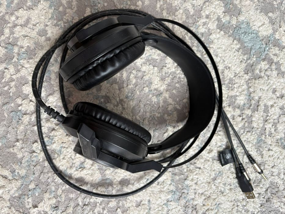 Продам наушники с микрофоном