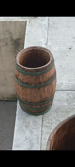 Vand butoaie  din lemn vechi
