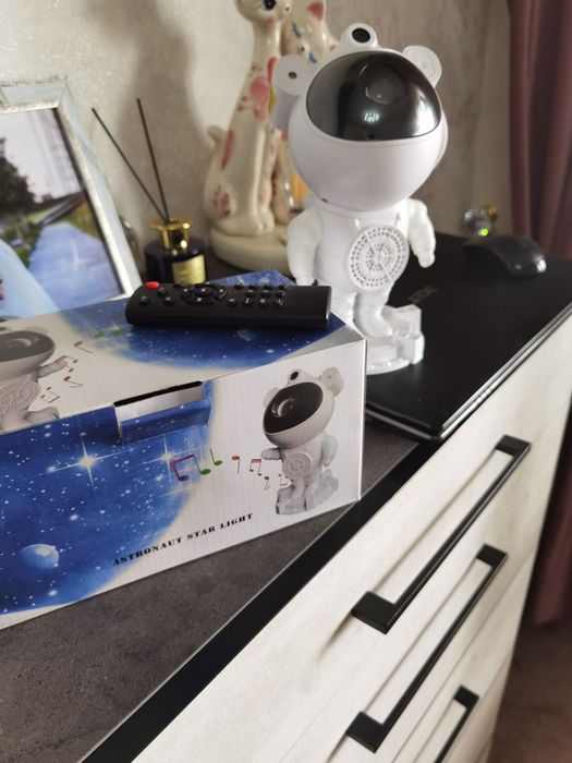 Космонавт, ночник, проектор звёздного неба, bluetooth колонка