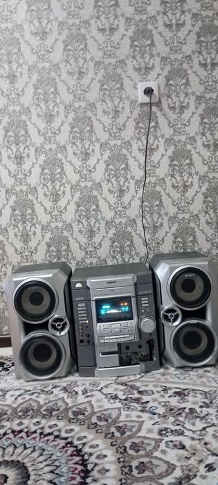 Срочно продаётся музыкальный центр