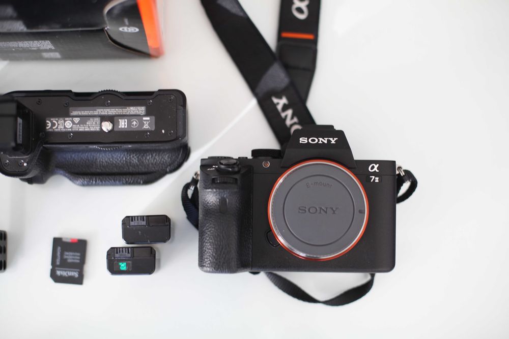 Sony A7 II + SmallRig Cage + VG-C2EM Grip + КАТО НОВ, 10 248 кадъра