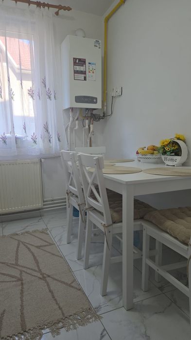 Vand apartament 2 camere central,Unirii,decomandat,etaj 1,renovat recent, langa scoala Alexandru Stefulescu . Pret 83000 negociabil — fotografia 1