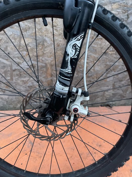 Bicicleta apollo caze frane pe disc roti 24” cadru aluminiu