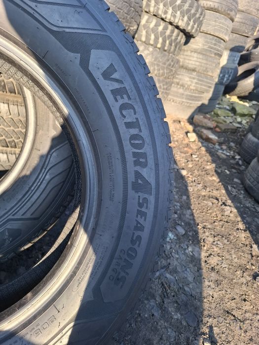 Vand 2 anvelope 205 75 16 C goodyear de iarna dot 2023