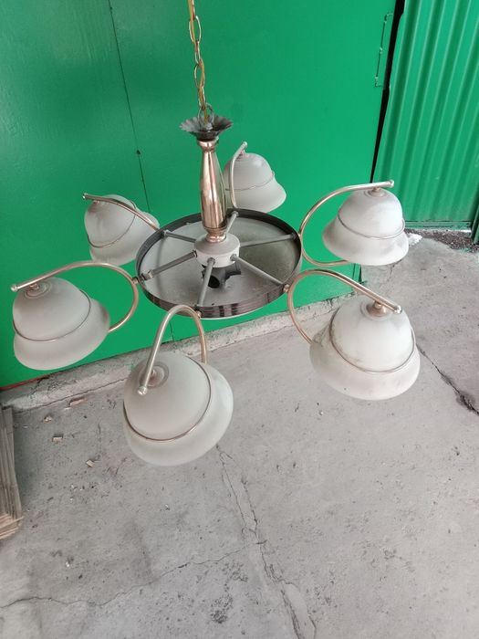 Продам люстру бу