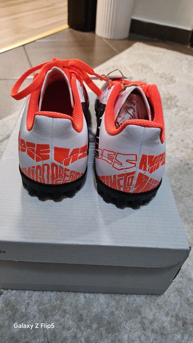 Футболни обувки Адидас