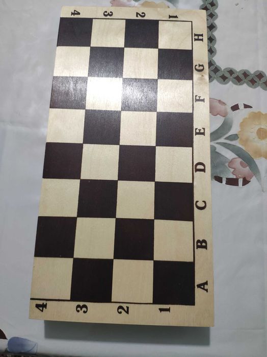 Настольные  шахматы