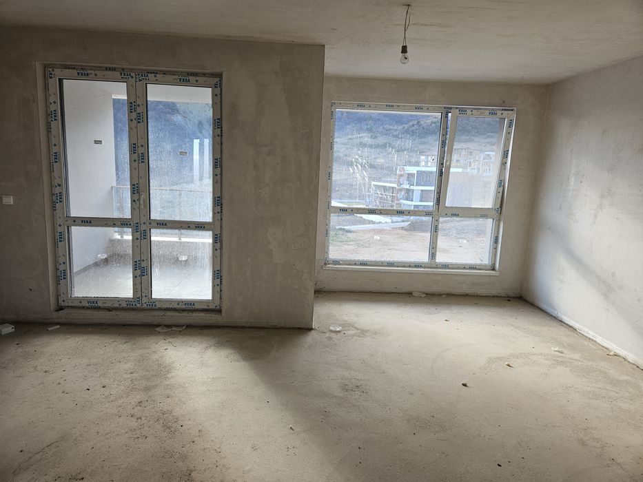 Тристаен апартамен с гараж,нов в Асеновград  от собственик