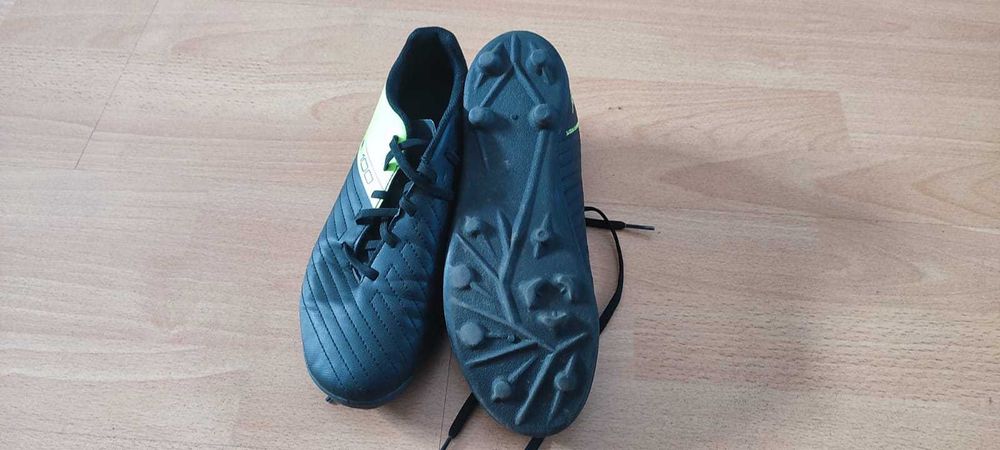 Gheata fotbal teren sintetic sau iarba