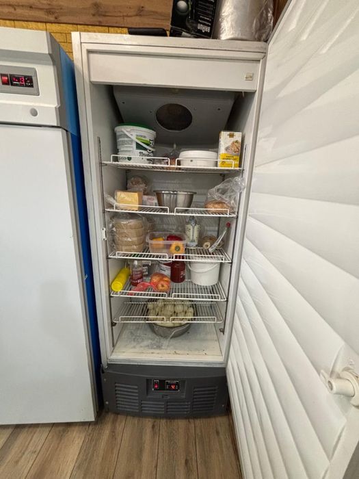 Продам холодильник для кафе