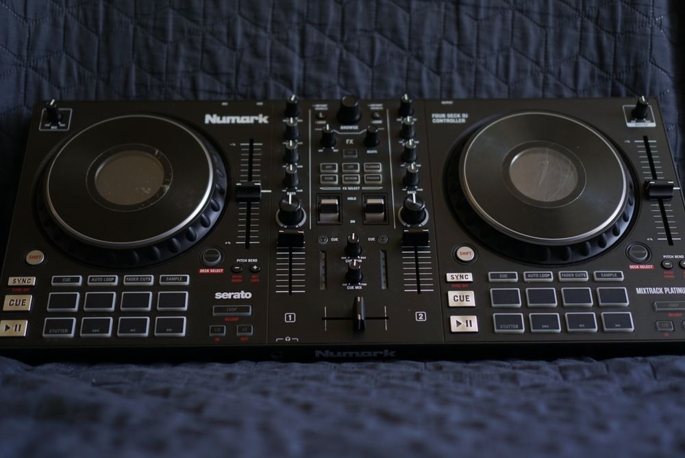 Numark Mixtrack Platinum FX