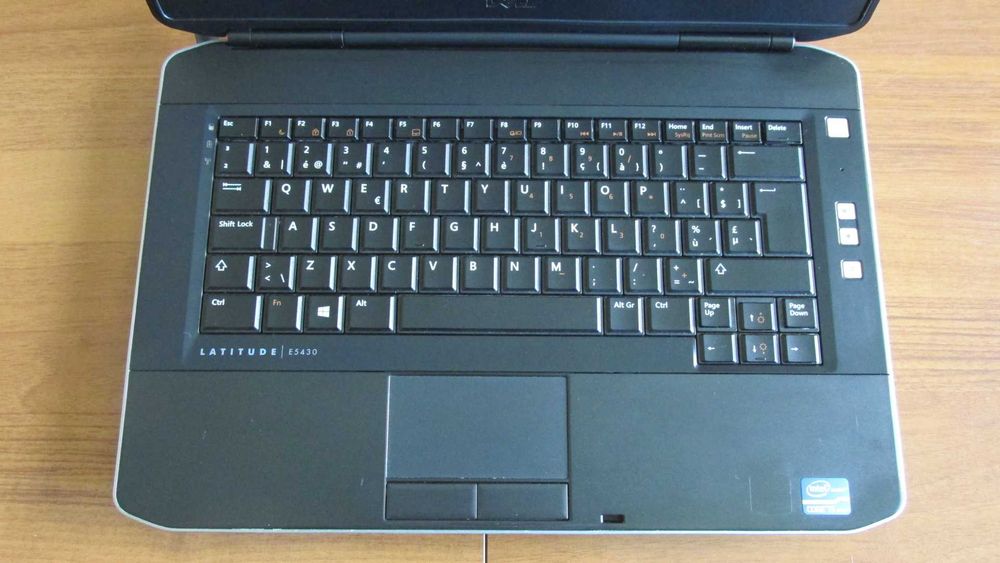 14 инча Dell с Intel i5,8 GB DDR3 лаптоп