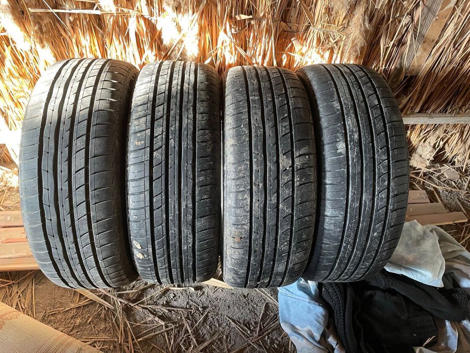 продам покрышка для камри 50