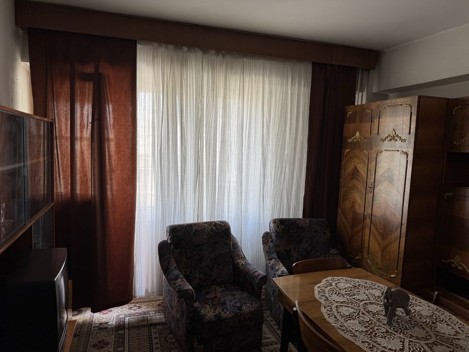 Apartament de vanzare 3 camere Bl Unirea