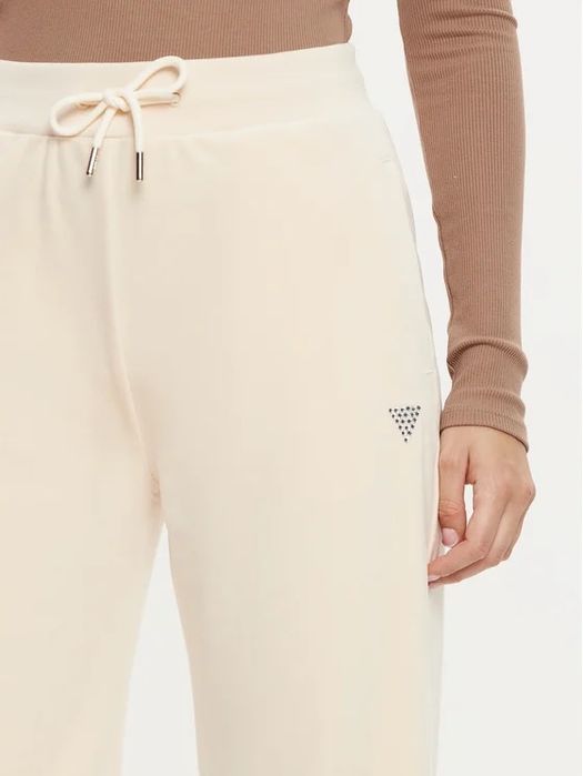 Ново долнище GUESS