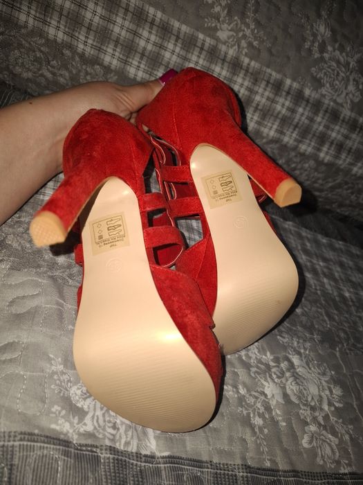 Sandale cu toc si platforma marimea 35