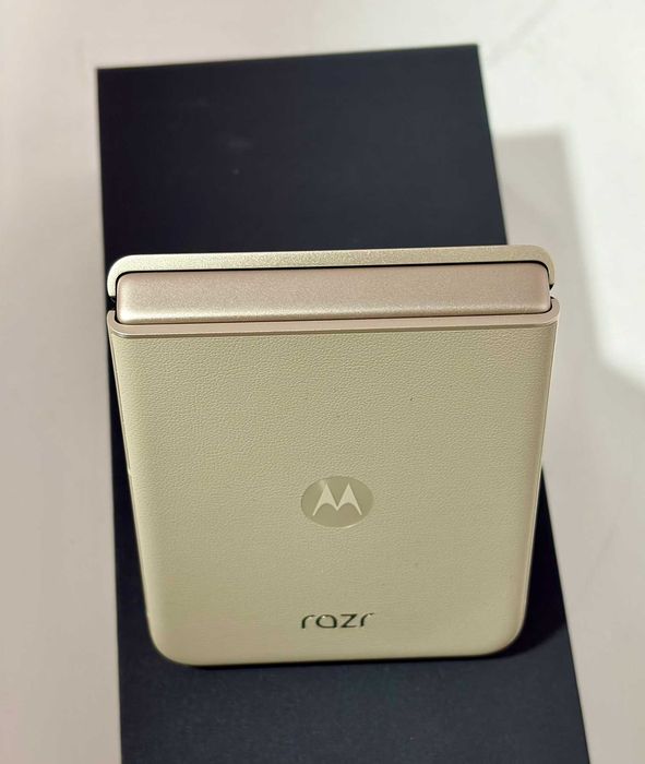 Motorola Razr 50 256GB + 8GB RAM