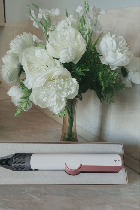 Продам Dyson airstrait оригинал торг есть