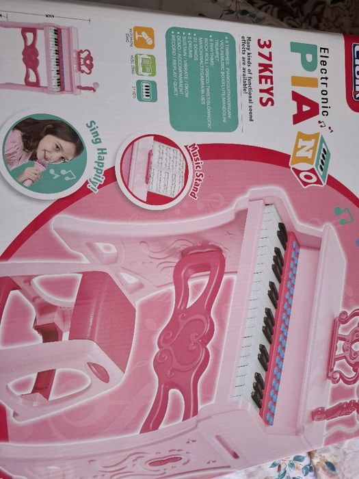 Пианино с микрофоном