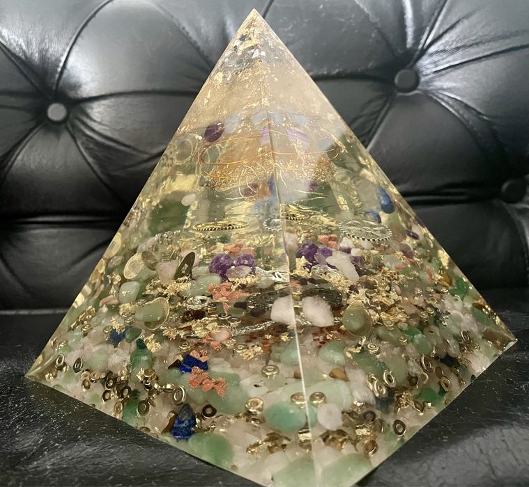 Ръчно изработен оргонит “Щастлива съдба”, размер 15/15 см.