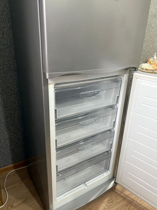 Продам срочно холодильник фирмы Атлант