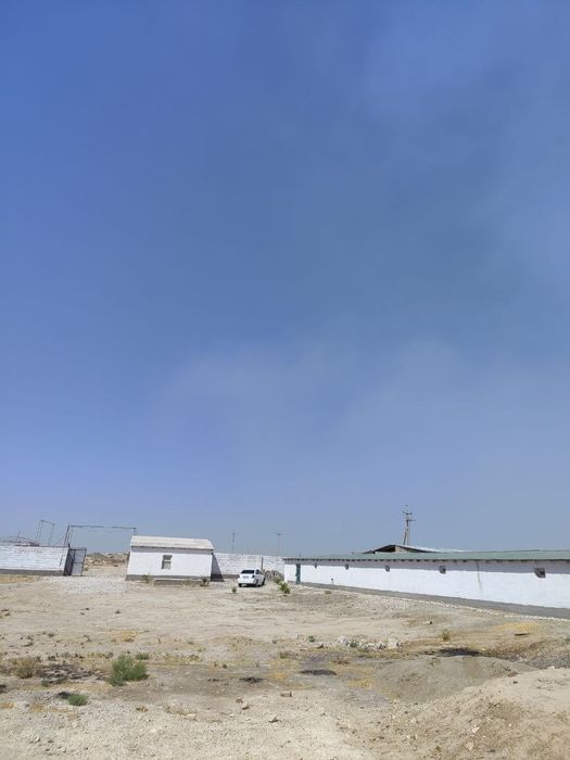 Broller boqiladigan tovuqhona sotiladi