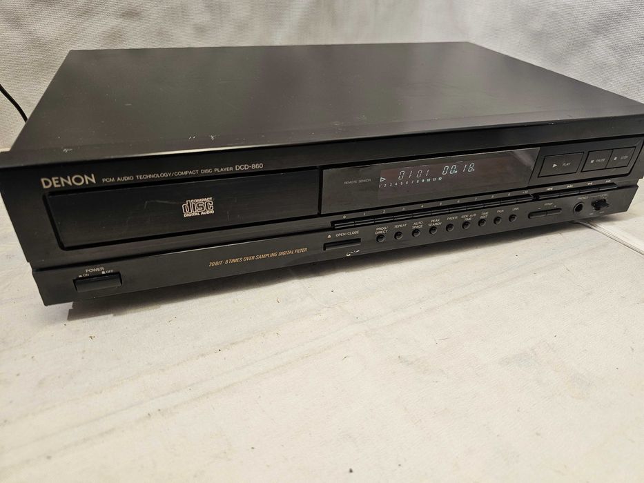 Denon DCD-860 20 Bit 8 Times Oversampling Digital Filter Negru