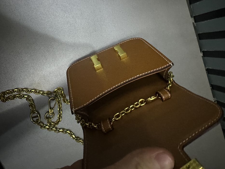 Сумка новая коричневая красивая с ремешком и с золотым цепочком