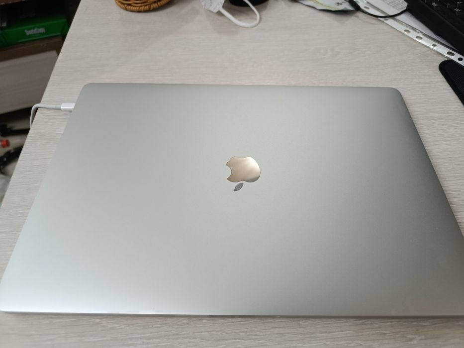Macbook pro 16 i7, 512