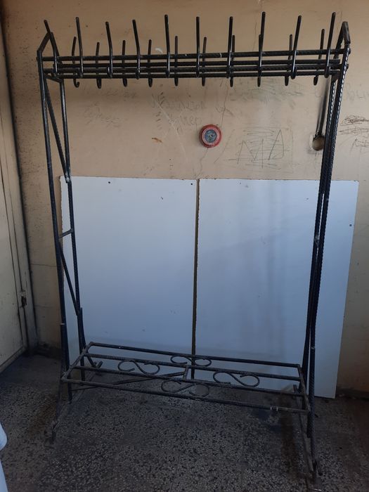 Ръчно изработена голяма желязна самостояща закачалка  за дрехи