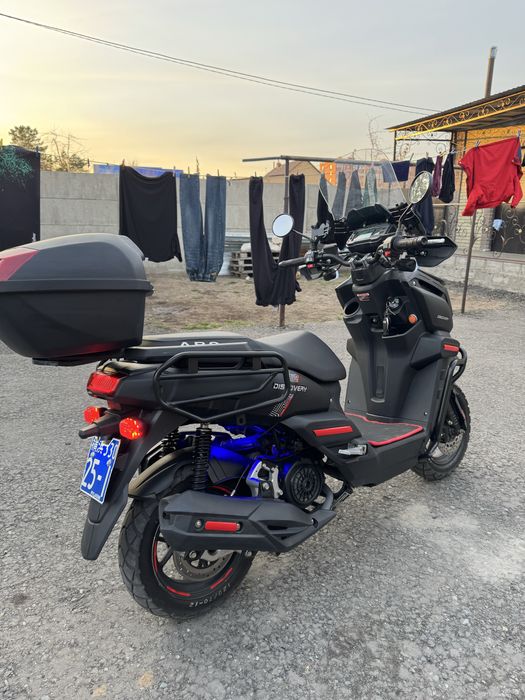 Продам скутер танк новый !