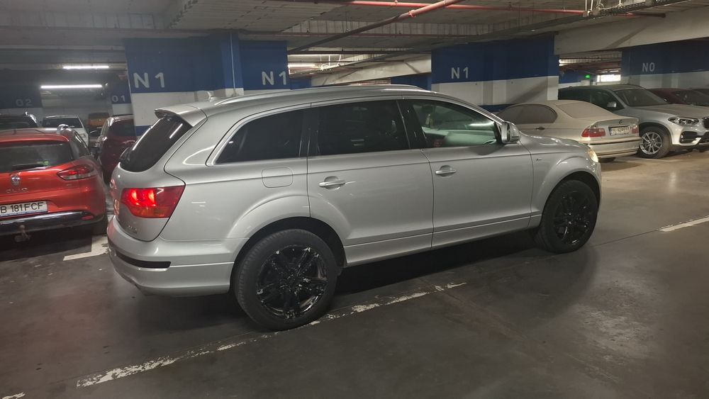 Vând Audi Q7 2008