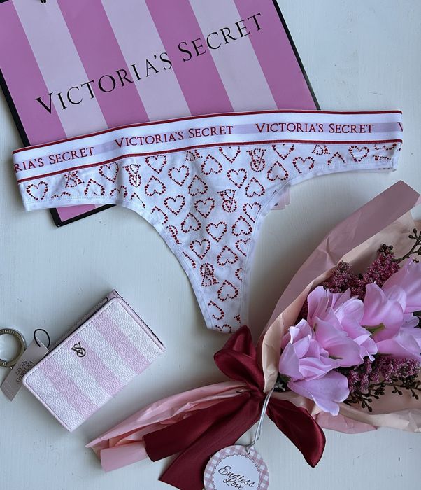 Victoria`s Secret нови оригинални дамски бикини тип прашки M размер