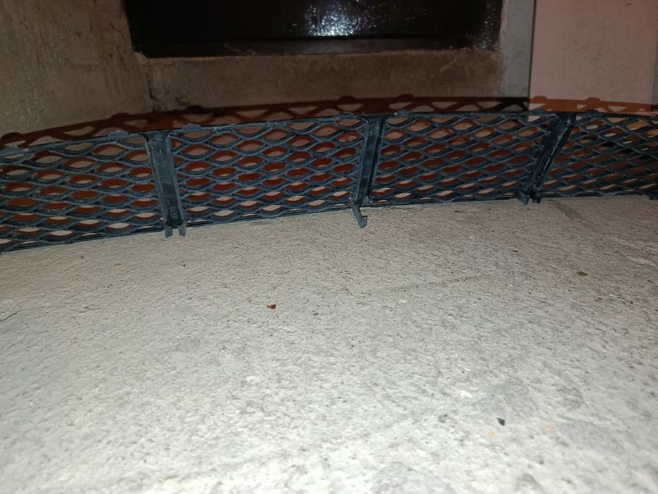 Продам решетку от бампера w211 mercedes