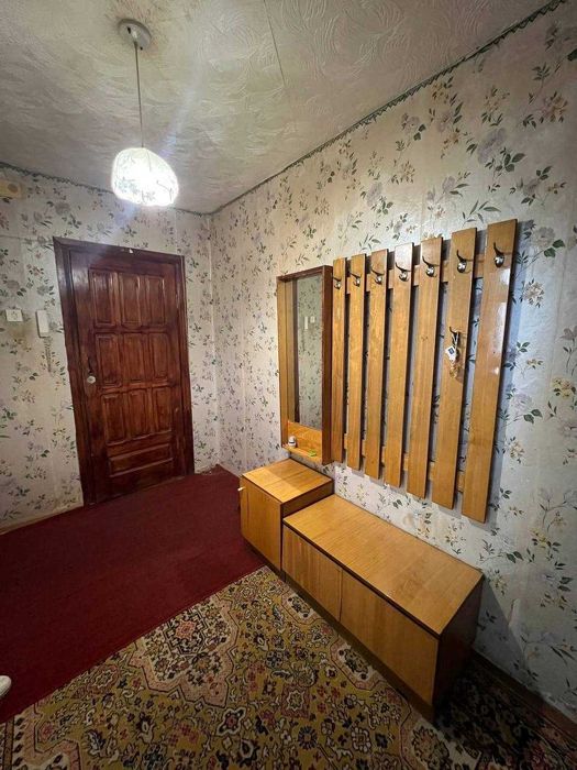 Продается двушка в 8 мкр.