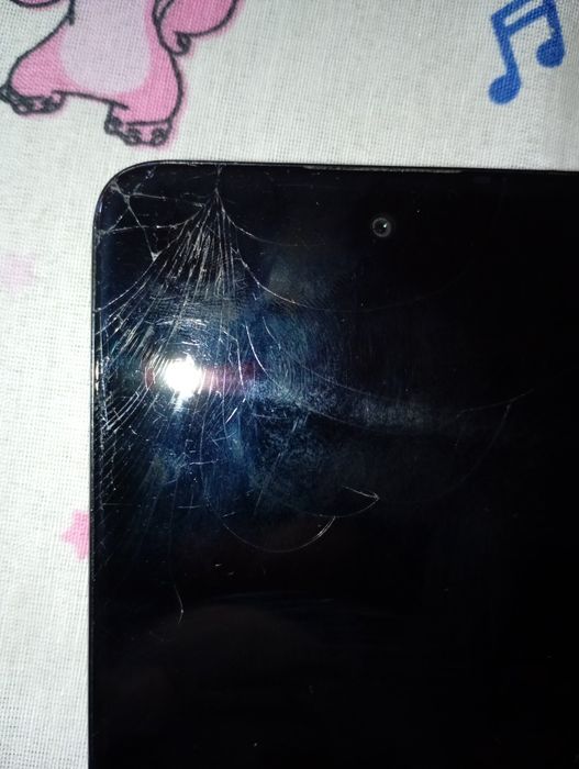 Motorola puțin spart,dar perfect funcțională