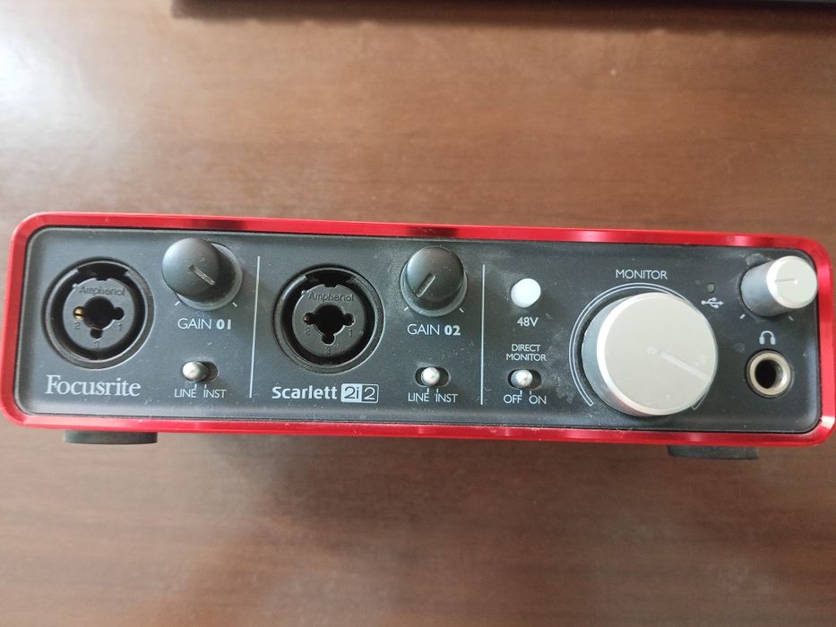 Продается звуковая карта Focusrite Scarlett 2i2 1st gen