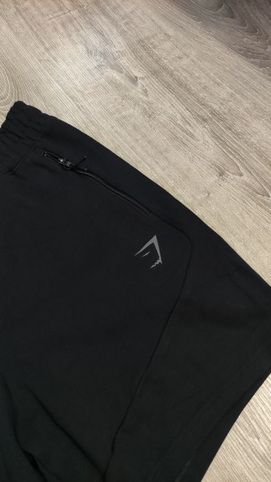 НОВИ Gymshark M size slim fit мъжки къси Tech панталони