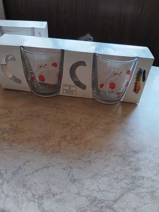 Две кружки стеклянные
