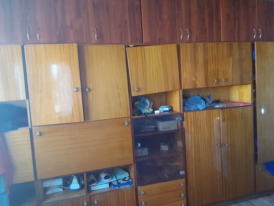 Срочно  продам старый гарнитура