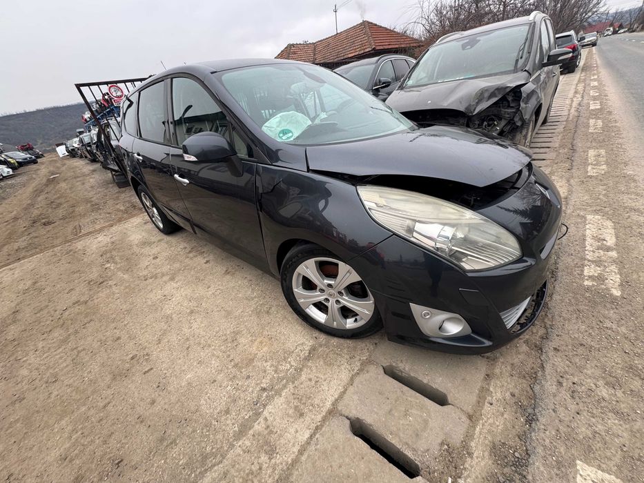 Dezmembram Renault Grand Scenic 1.9 dci 2011