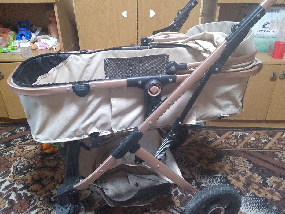 Продаю детскую коляску.